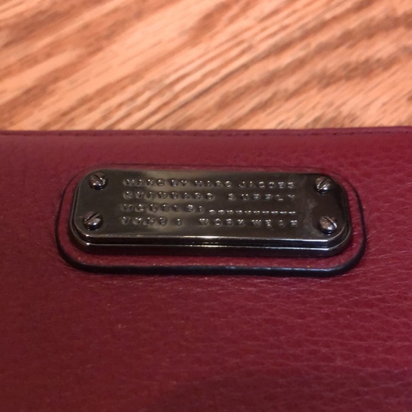 NWOT Marc Jacobs 100% Leather Oxblood Burgundy Maroon Red Fold Medium Wallet - Picture 4 of 12